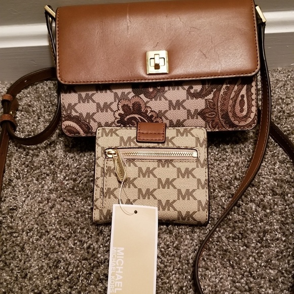 Michael Michael Kors Messenger and Wallet